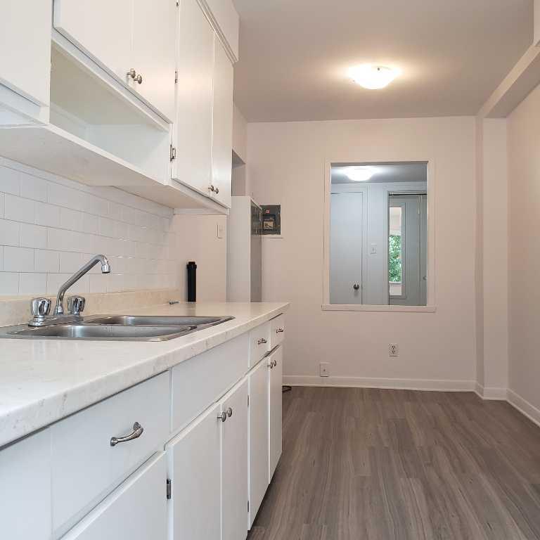 3 1/2 Renove Chauffage Eau Chaude Invlus Entrée Laveuse Secheuse | 3233974