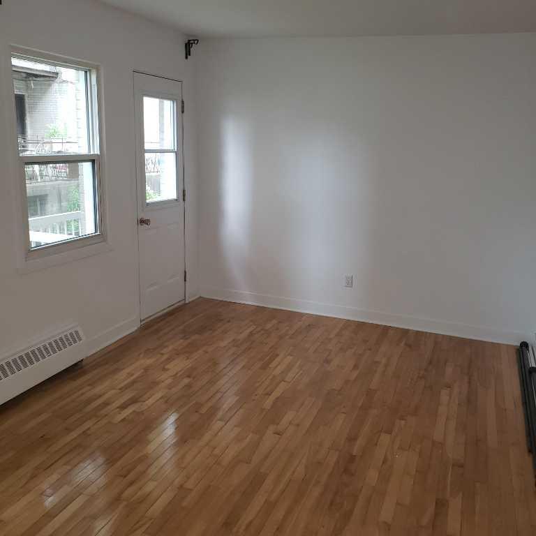 3 1/2 Renove Chauffage Eau Chaude Invlus Entrée Laveuse Secheuse | 3233974