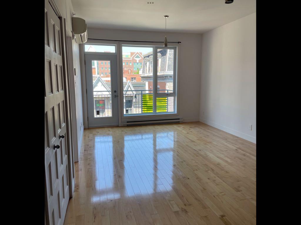 Superbe condo 3 1/2 avec Garage inclus - MONTREAL- VILLE-MARIE, à une minute du CHUM, construction récente | 3234061