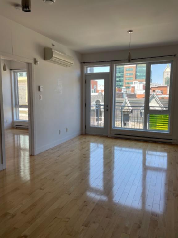 Superbe condo 3 1/2 avec Garage inclus - MONTREAL- VILLE-MARIE, à une minute du CHUM, construction récente | 3234061