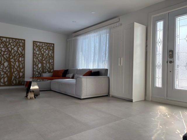 Maison rénovée ensoleillée avec grande cour | 3234133