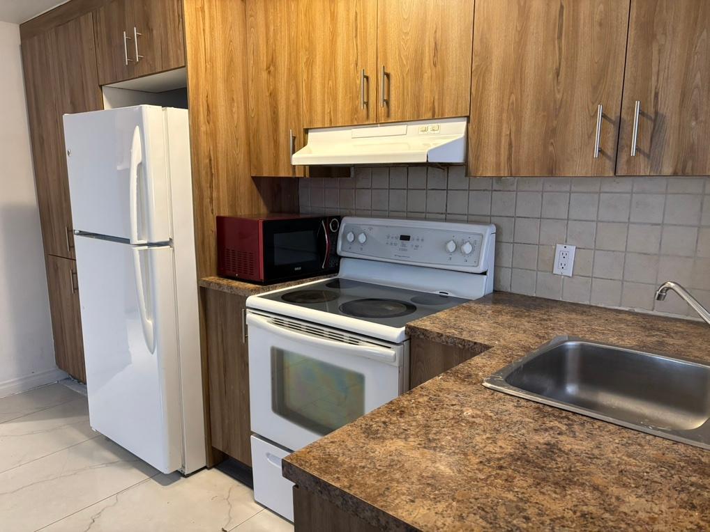 Logement 3 1/2 avec 2 stationnements exterieurs | 3234356