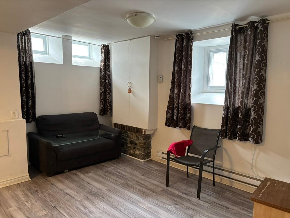 Logement 3 1/2 avec 2 stationnements exterieurs | 3234356