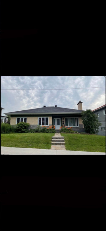 Gros Rez De Chaussée à Louer | 3234571