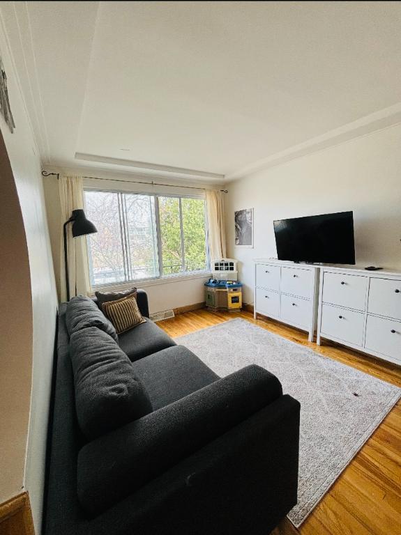 5 ½ lumineux – bas de duplex – cour intime - climatisation – Mercier-Est – 1995 $ / mois | 3234738