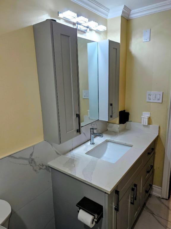 A spacious and sunny 5½ available now | 3235257