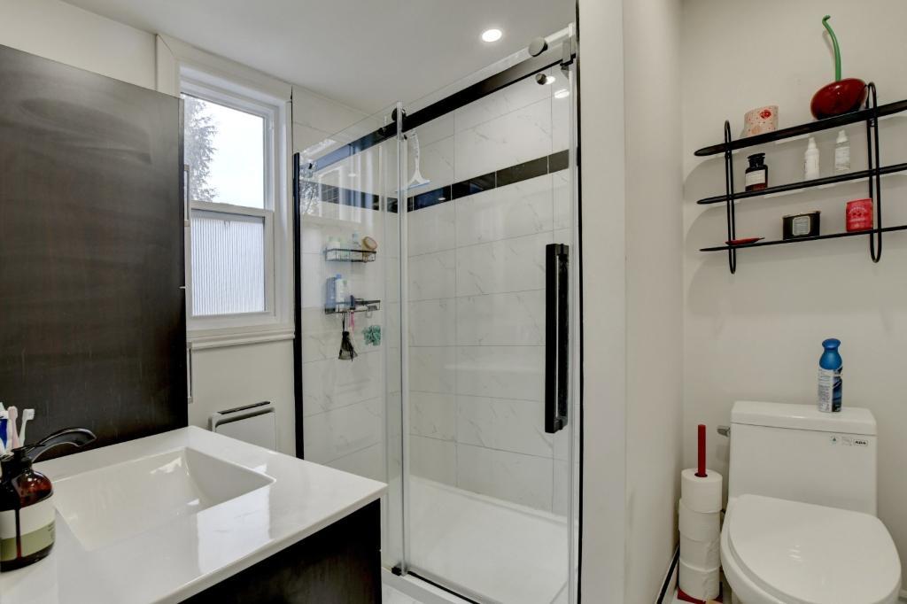 Grand logement 3 chambres a coucher et 2 salles de bains a Lachine | 3235267