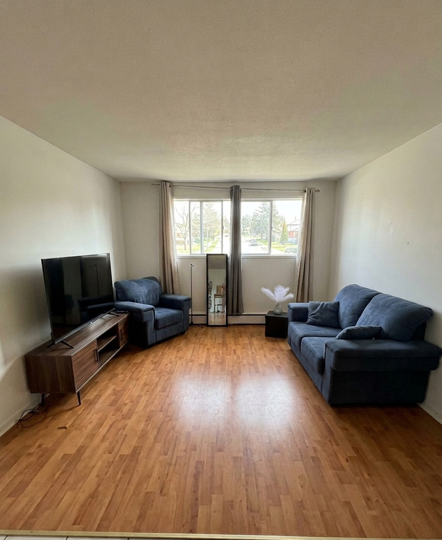 BEAU 4 1/2 | CHAUFFAGE-EAU CHAUDE | 3235423