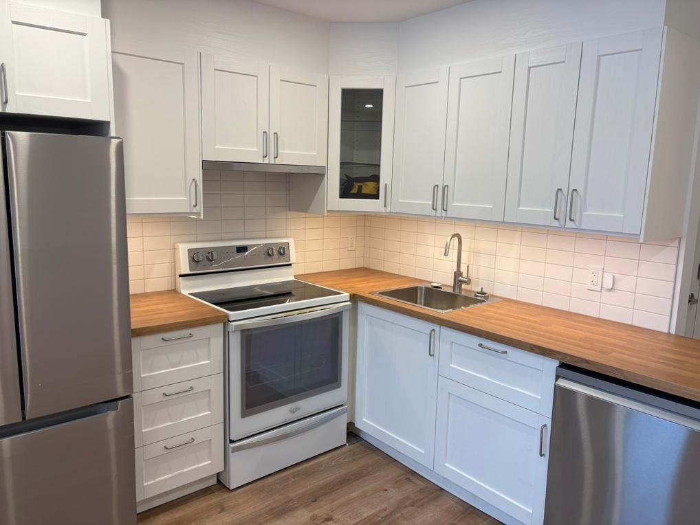 Grand 2 1/2 - Rénové - Cuisine Séparée | 3235571