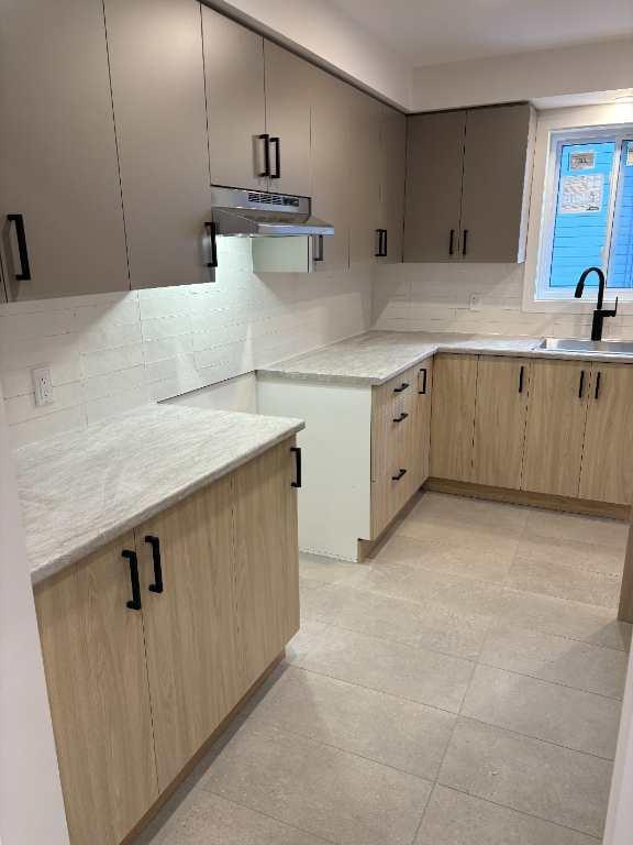 4 1/2 Ste-Thérèse (près gare de train) | 3235581