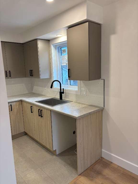 4 1/2 Ste-Thérèse (près gare de train) | 3235581