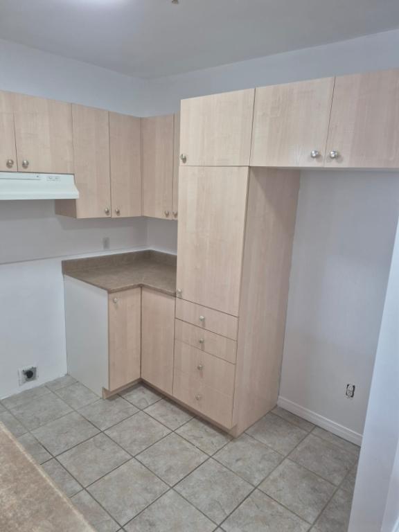 GRAND ET SUPERBE 4 1/2 Style Condo à LOUER au 1er juillet, avec Thermopompe neuve 2025. | 3235638