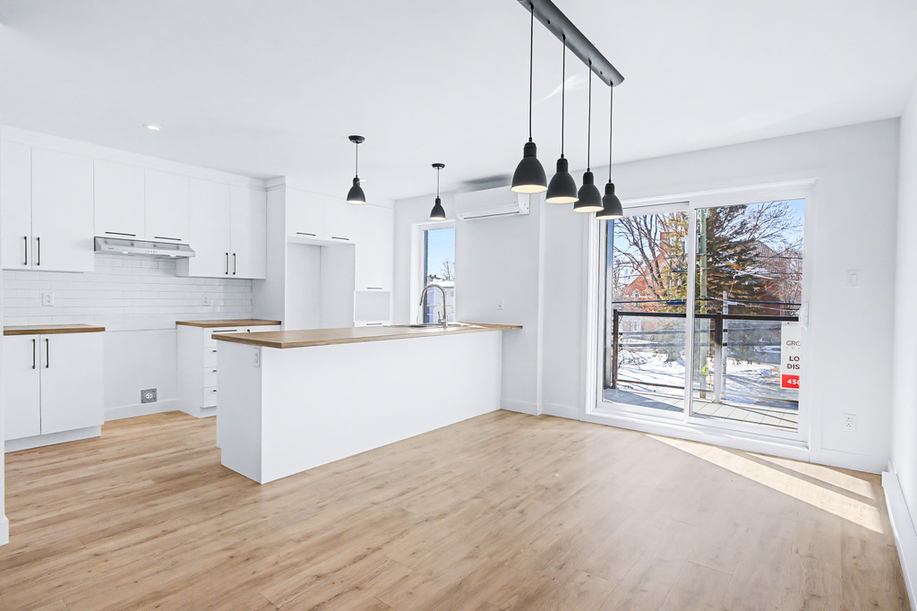 Très Grand 4 ½ Disponible Maintenant. | 3237231