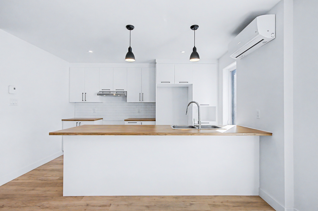 Très Grand 4 ½ Disponible Maintenant. | 3237231