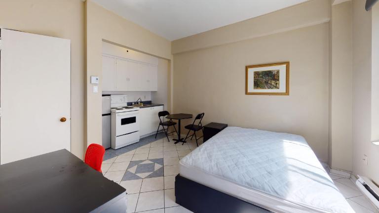 STUDIO SPACIEUX AVEC VUE SUR UN LUXURIANT JARDIN PRIVÉ !! | 3236032