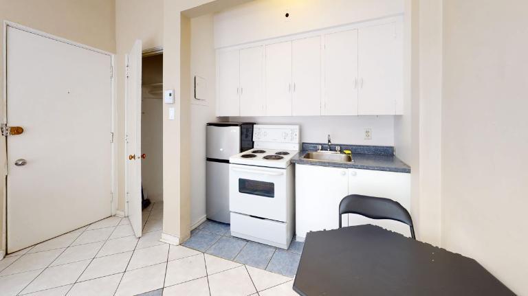 STUDIO SPACIEUX AVEC VUE SUR UN LUXURIANT JARDIN PRIVÉ !! | 3236032