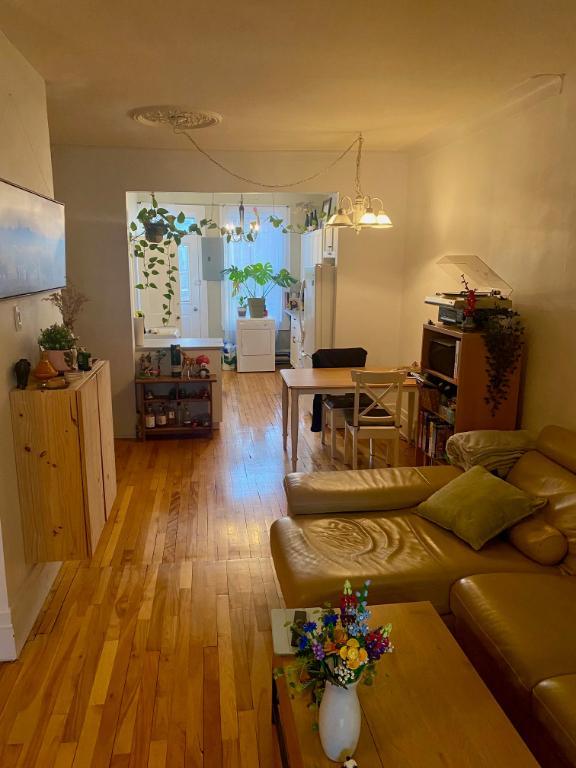 4 ½ - rénové à Villeray près du métro Crémazie et Jarry H2P 2J4 | 3236091