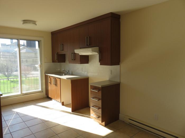 ROSEMONT - GRAND 4 1/2 en face de l'Hôpital Santa Cabrini | 3236097