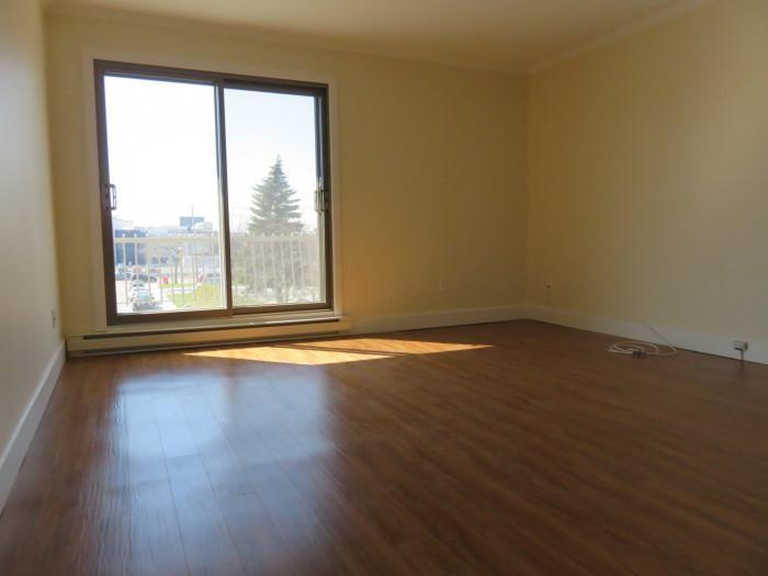 ROSEMONT - GRAND 4 1/2 en face de l'Hôpital Santa Cabrini | 3236097