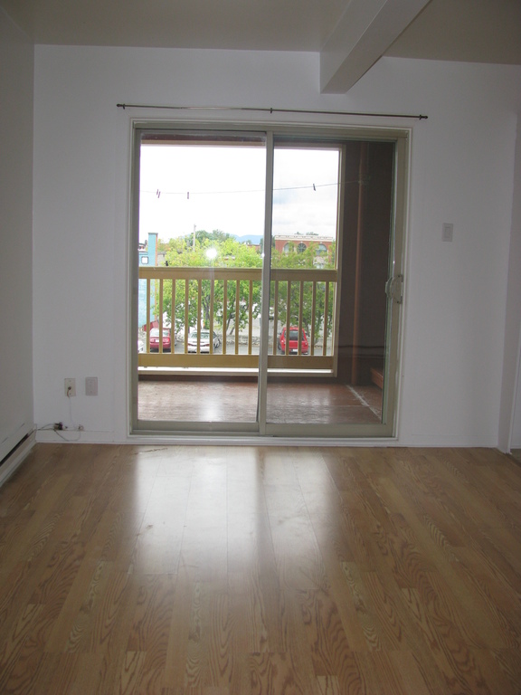 BEAU 4-1/2 Au Centre-ville (Granby) | 3236300