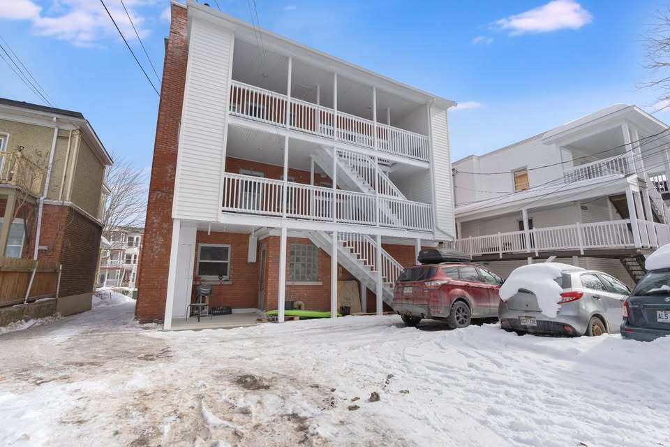 41/2 Près De Tout | 3236304