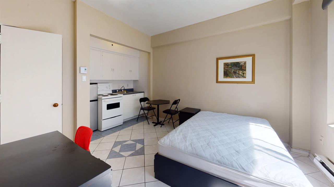 STUDIO SPACIEUX AVEC VUE SUR UN LUXURIANT JARDIN PRIVÉ !! | 3237904