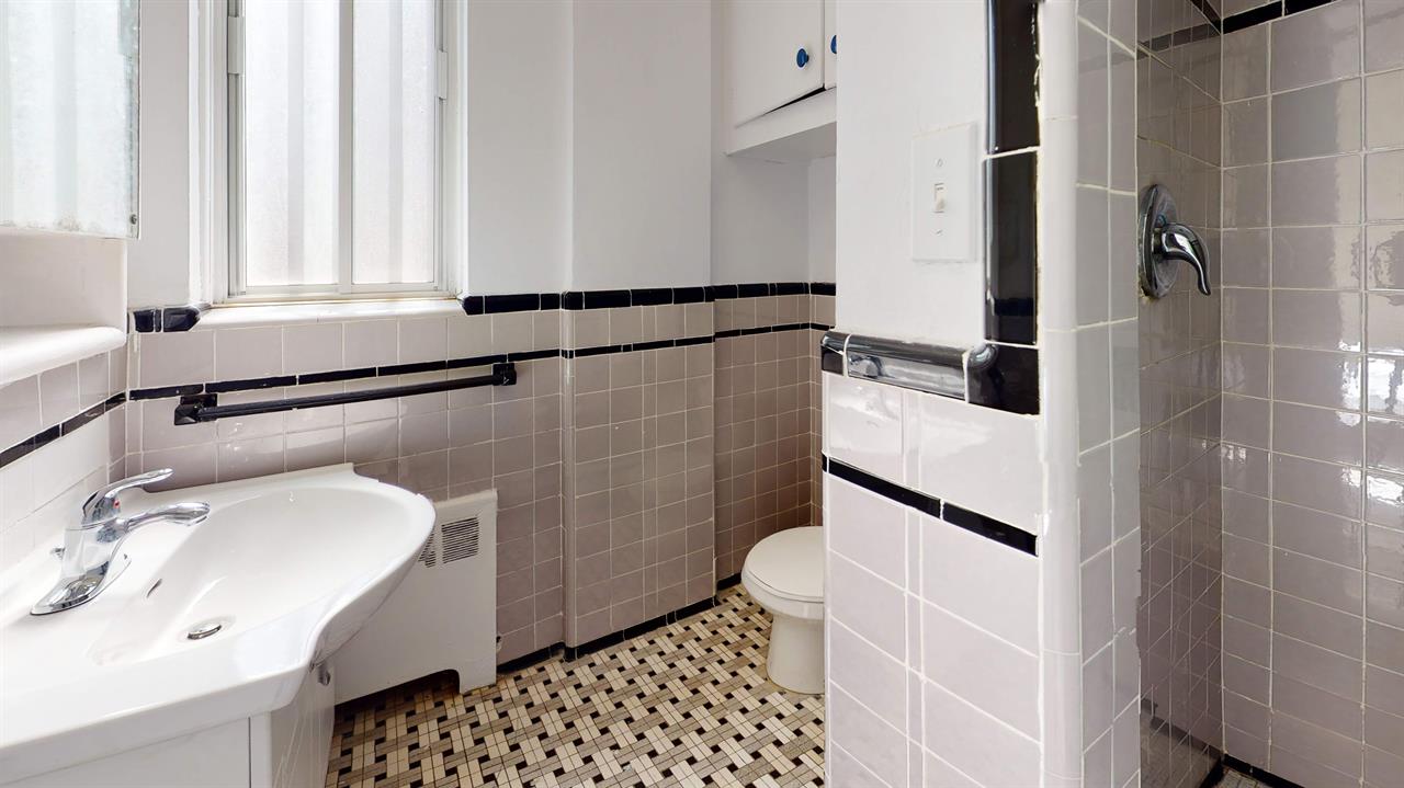 STUDIO SPACIEUX AVEC VUE SUR UN LUXURIANT JARDIN PRIVÉ !! | 3237904