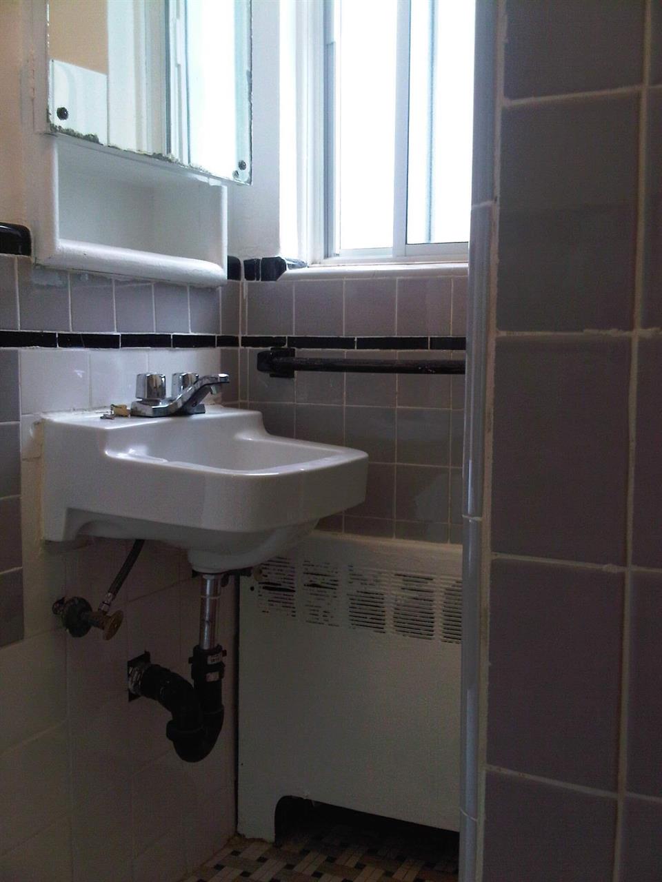 GHETTO MCGILL- 3 ½ RÉNOVÉ & MEUBLÉ – 1 CHAMBRE FERMÉE | 3236343