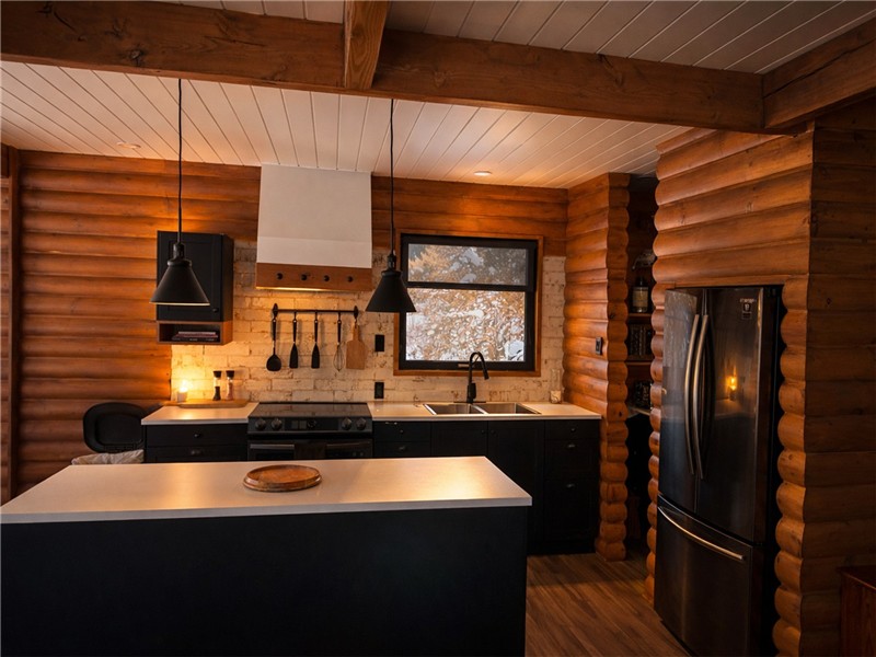 Peaceful lakeside retreat with breathtaking mountains views | 3236348