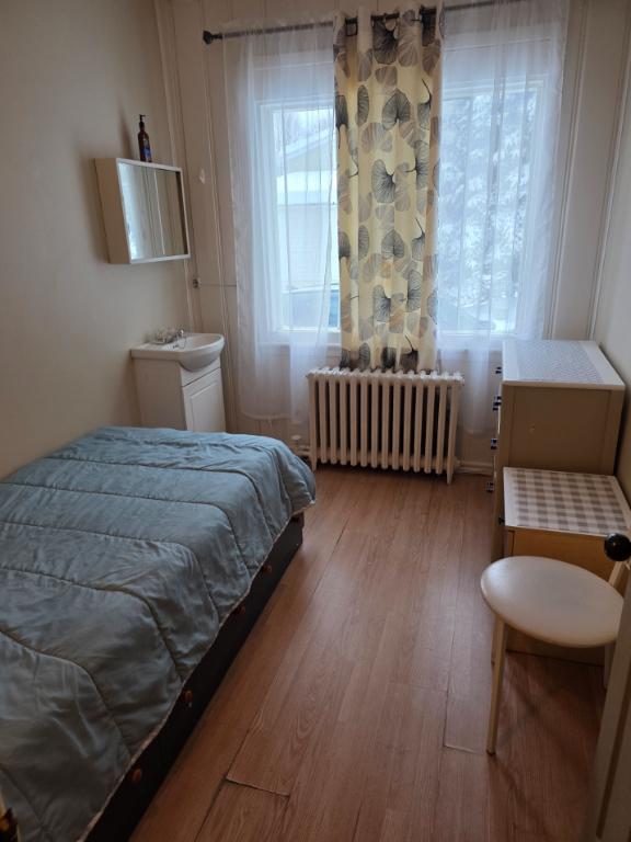 CHAMBRE À LOUER À SAINT-AGATHE-DES-MONTS,PRES DE TOUT LES SERVICES. | 3236364