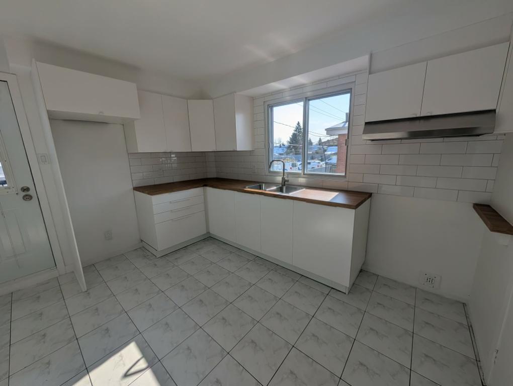 4½ Rénové Ste-Thérèse | 2e étage | Stationnement x2 | Disponible | 3236389