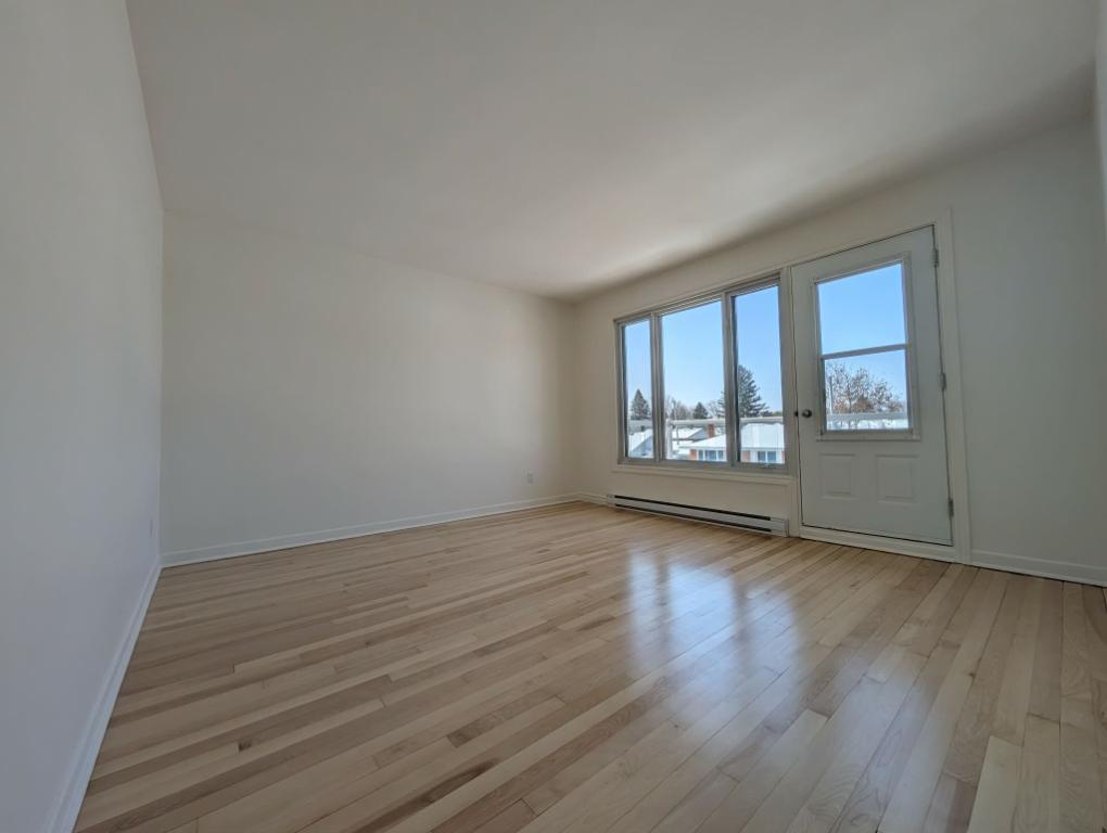 4½ Rénové Ste-Thérèse | 2e étage | Stationnement x2 | Disponible | 3236389