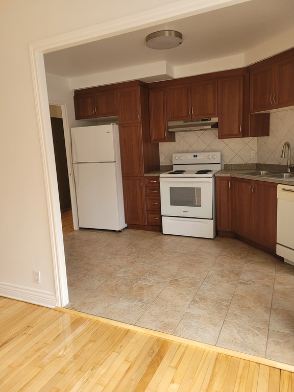 MEILLEUR EMPLACEMENT A COTE DES NEIGES- | 3236407