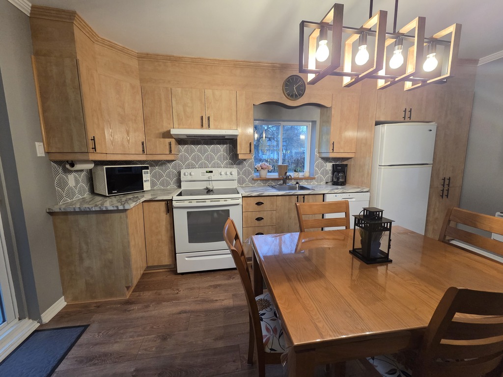 Bas De Duplex 4 1/2 Meublé à Louer | 3236413