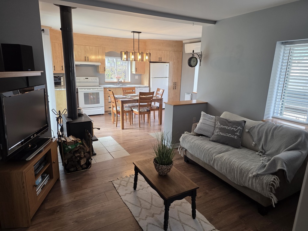 Bas De Duplex 4 1/2 Meublé à Louer | 3236413