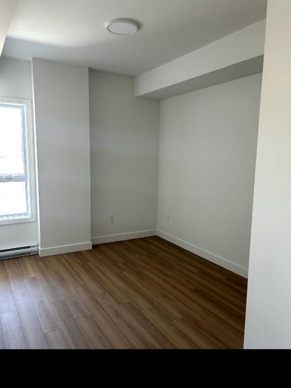 4 1/2 Disponible maintenant | 3236484