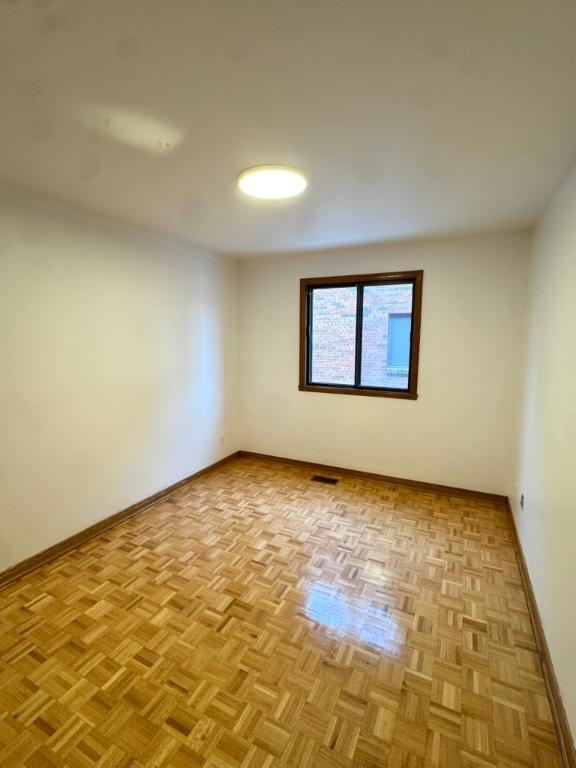 Spacious and refreshed 9 ½ apartment for rent in Ahunstic | 3236510