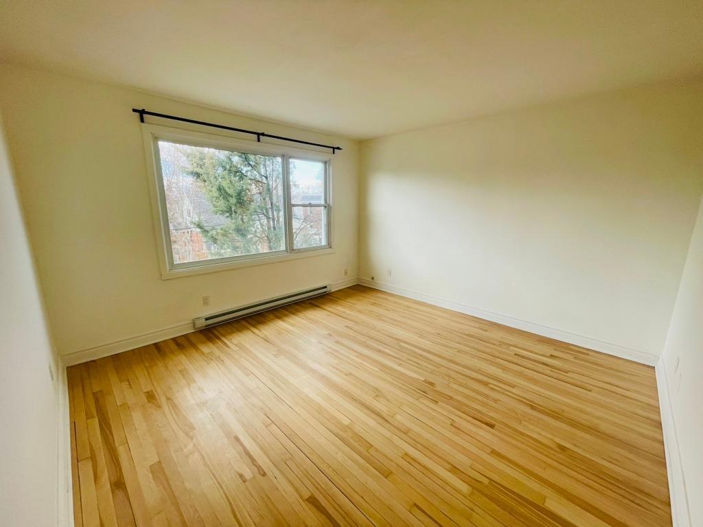 Grand 4 1/2 rénové, Vieux-Longueuil | 3236594