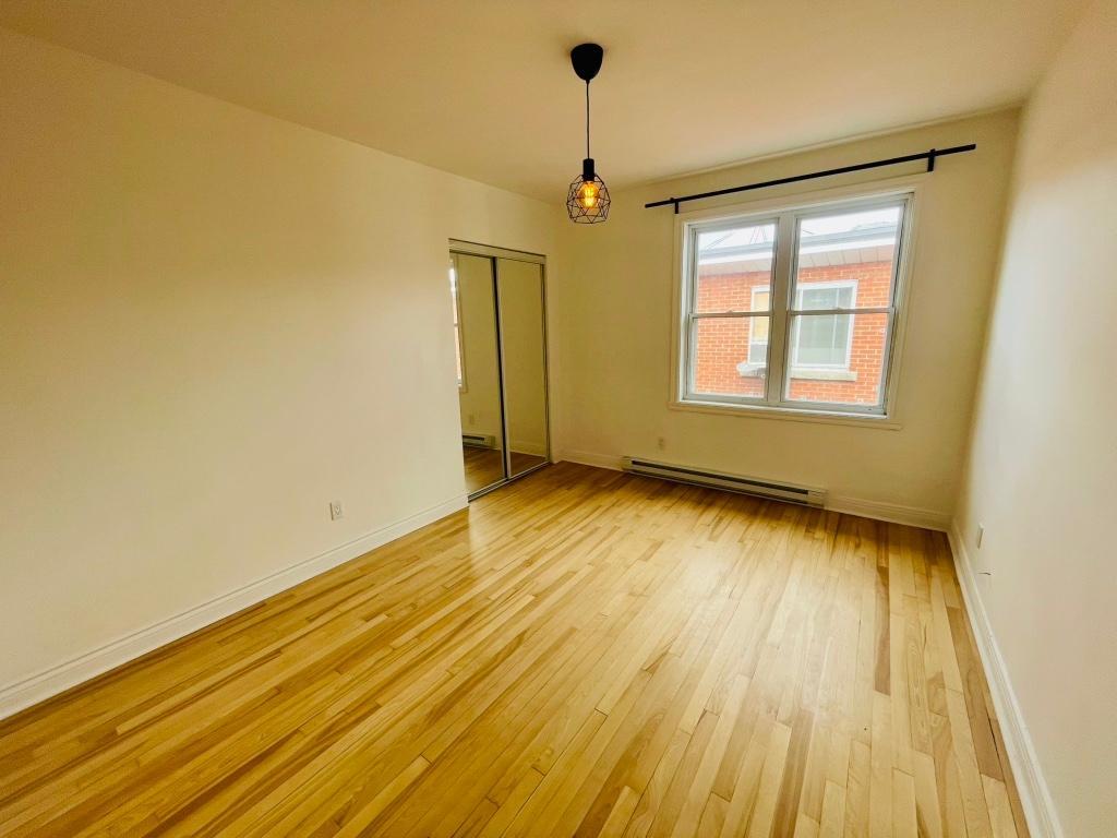 Grand 4 1/2 rénové, Vieux-Longueuil | 3236594