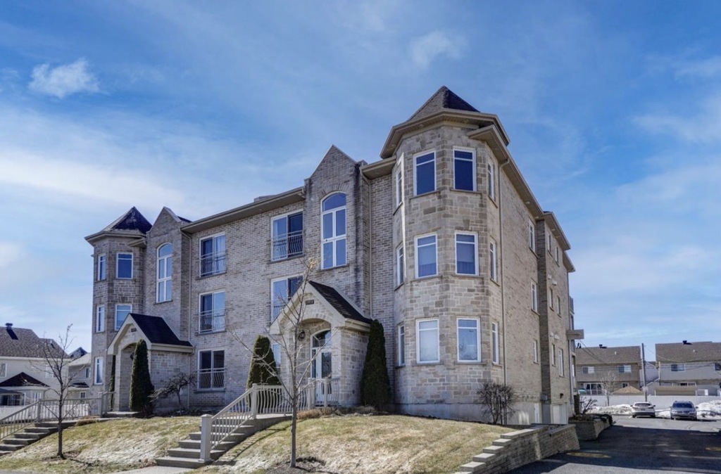 Grand 3 1/2 à Loué | 3237350