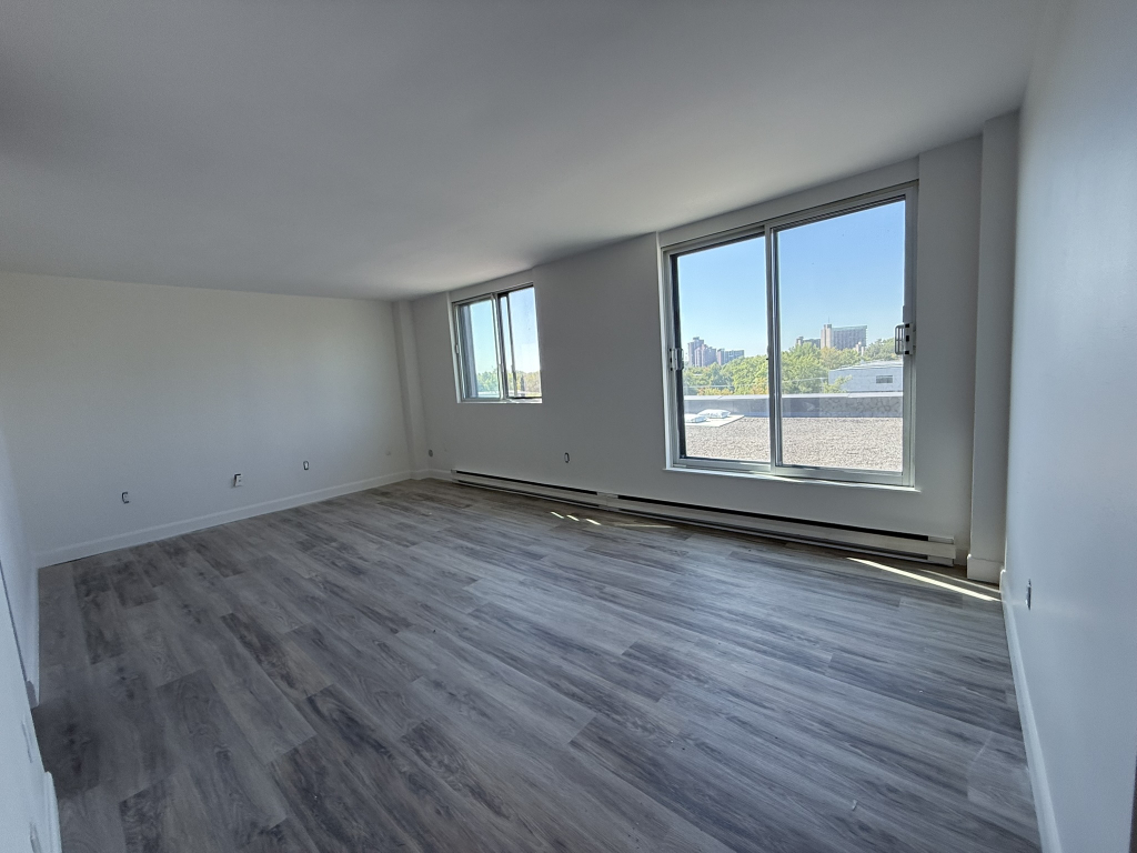 Magnifique Penthouse Entièrement Rénové! | 3237357