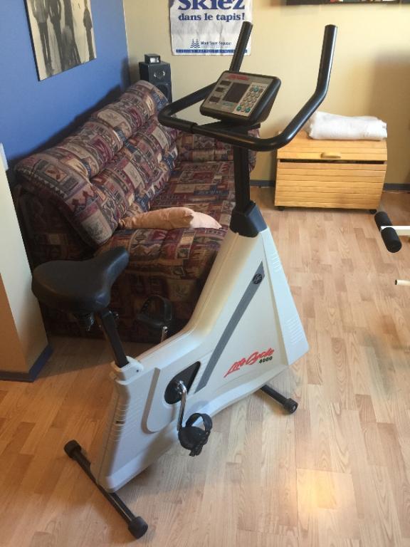 !CO-LOCATAIRE DANS UNE MAISON (pour femme seulement) touts inclus. | 3237378