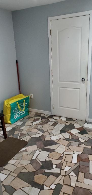 2 1/2 PRES DU METRO CADILLAC | 3237379