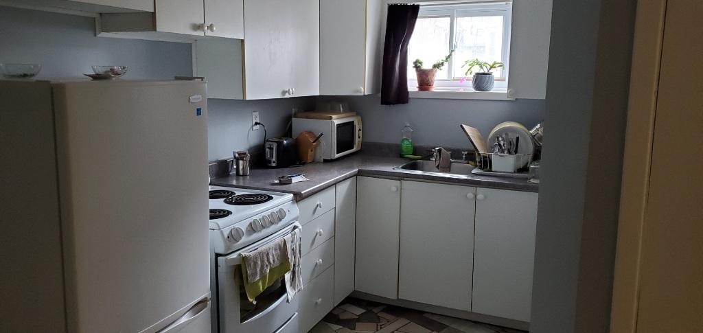 2 1/2 PRES DU METRO CADILLAC | 3237379