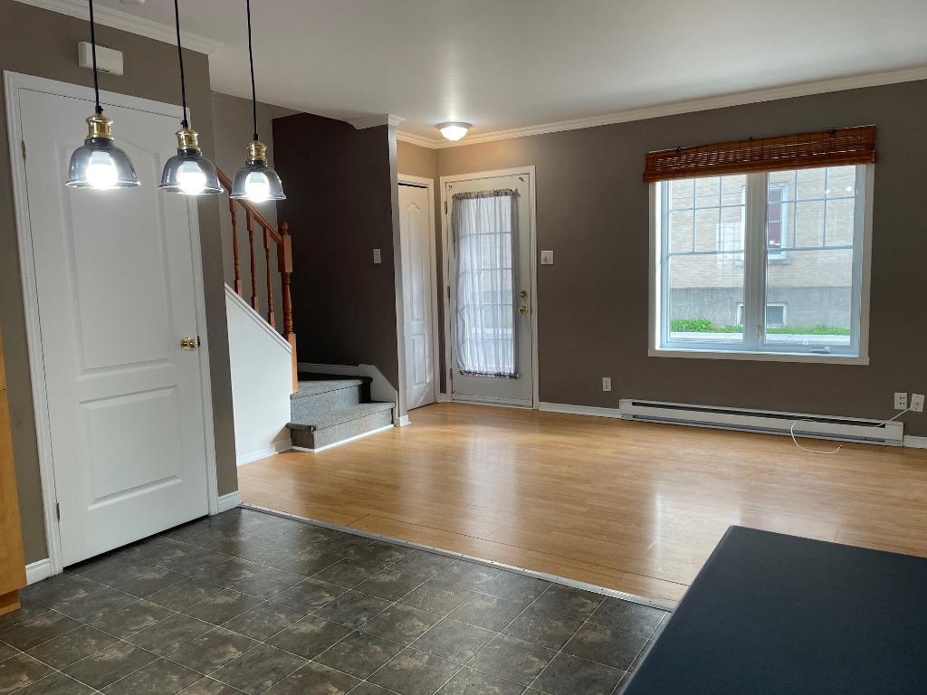 DISPONIBLE 1ER JUIN - CENTRE-VILLE JOLIETTE- SPLENDIDE 4 1-2 SUR 2 ÉTAGES(MAISON DE VILLE) | 3237515