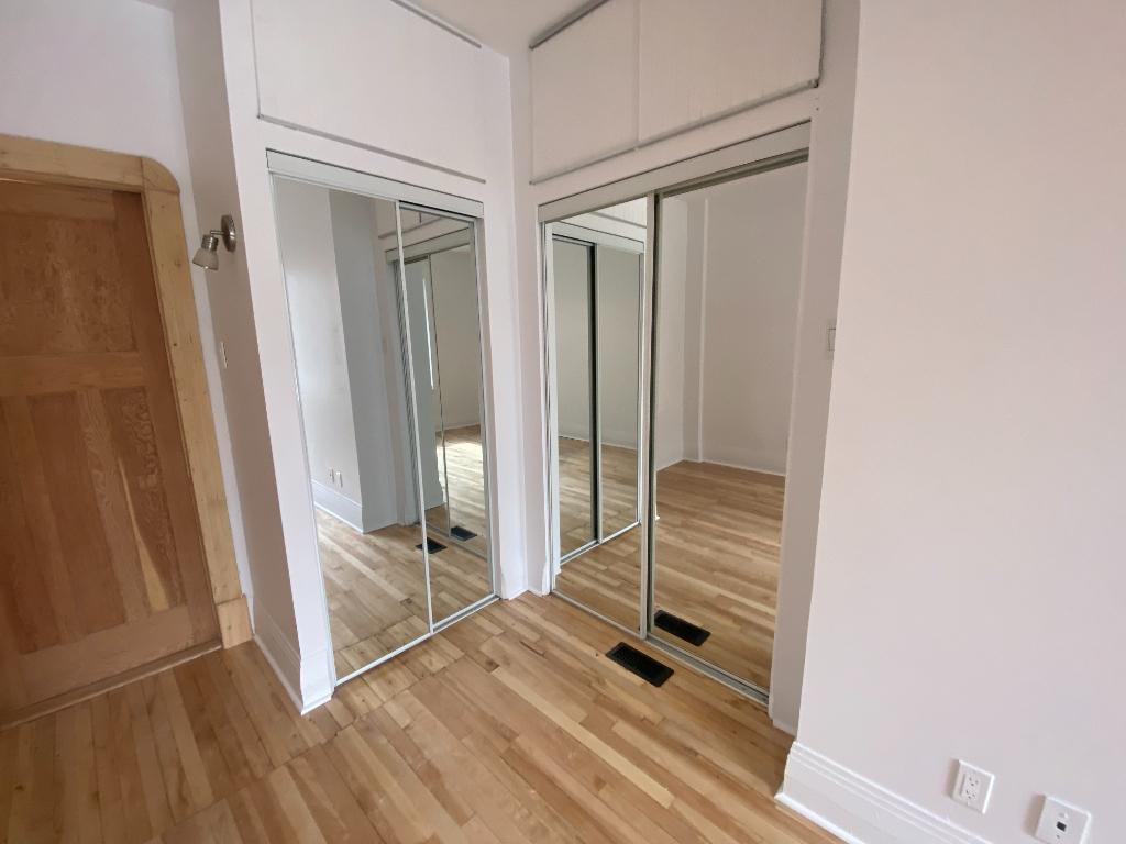 4-1/2 RENOVÉ SEMI MEUBLÉ - UDEM HEC HOPITAUX LIBRE IMMEDIATEMENT | 3237572