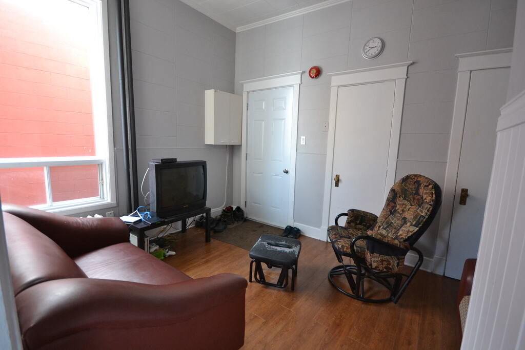 2 1/2 Semi-meublé Près Des écoles | 3237602