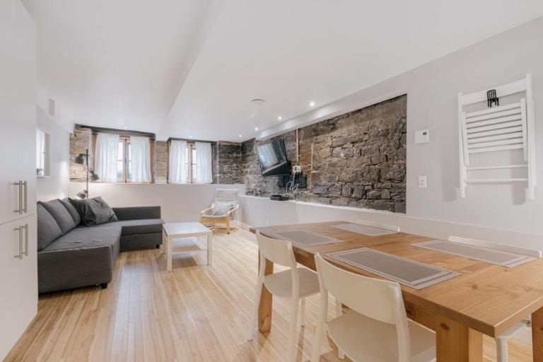 Loft entièrement meublé à louer Vieux-Québec septembre 2026 | 3238493