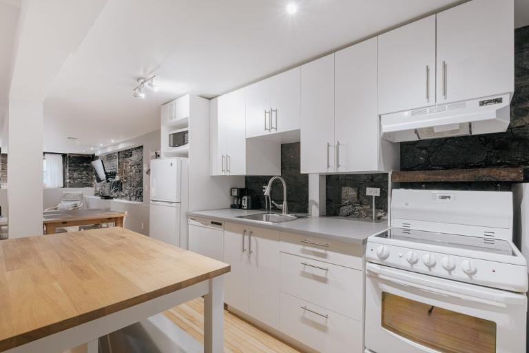 Loft entièrement meublé à louer Vieux-Québec septembre 2026 | 3238493