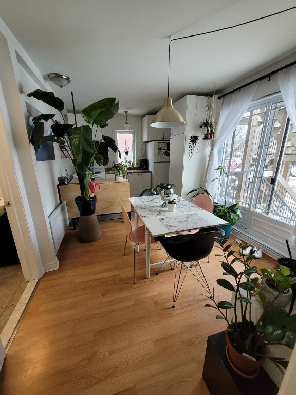 Chaleureux Condo rénové - près métro vieux Longueuil | 3238527